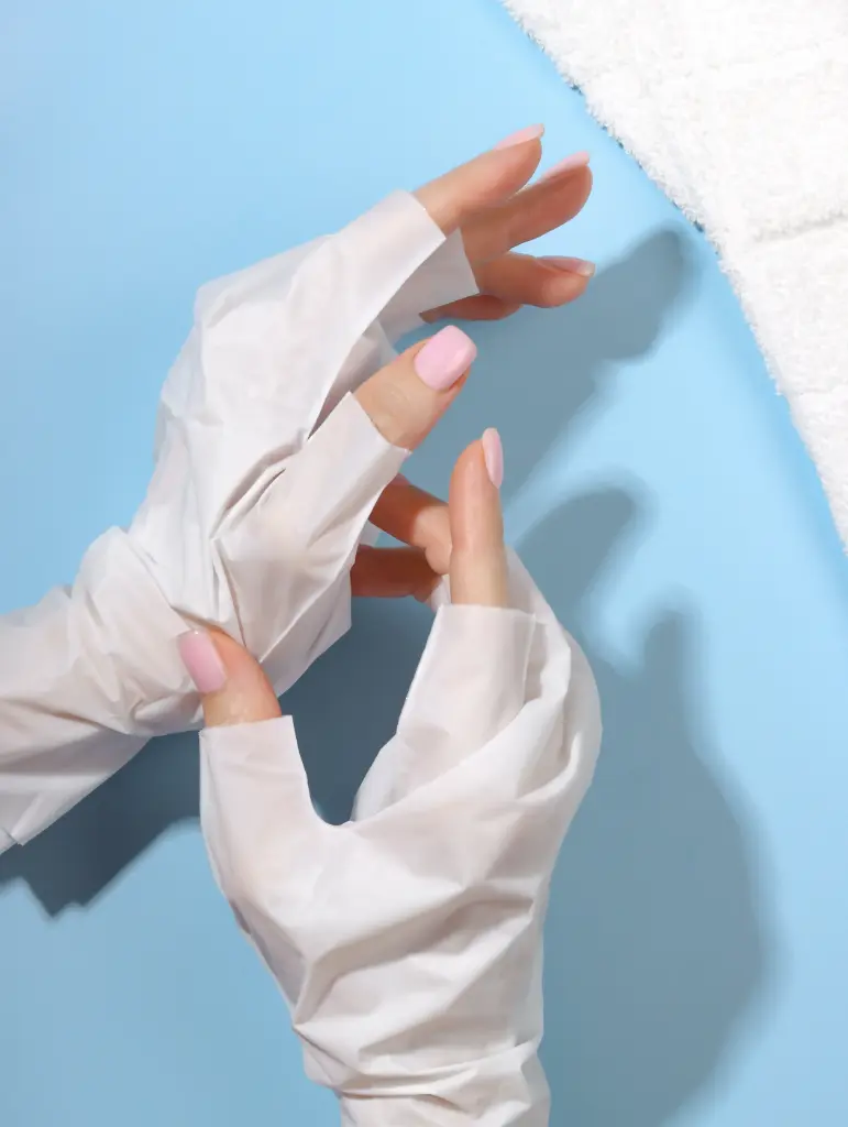 Moisturizing gloves for manicure with UV protection